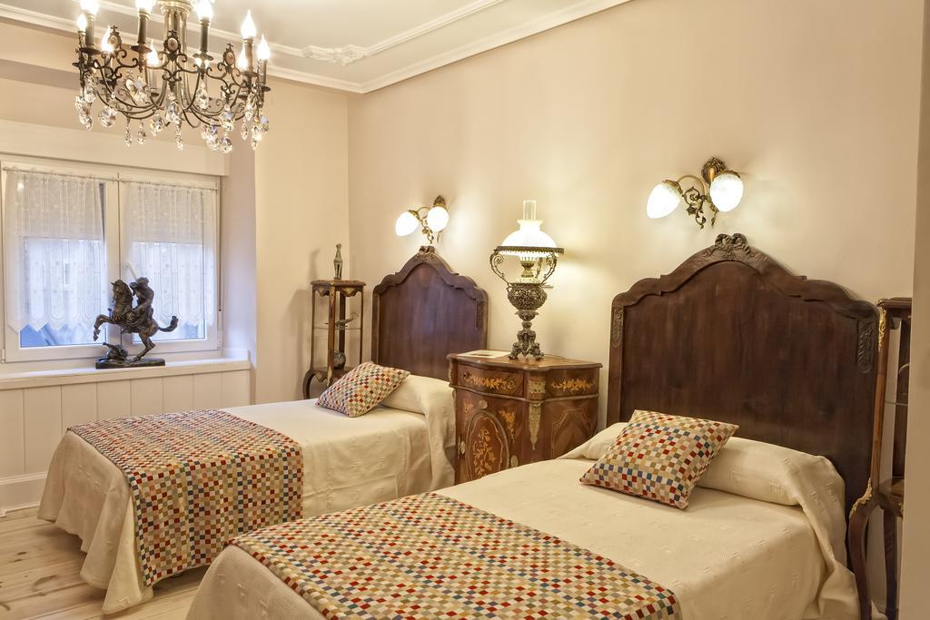 Hostal Boutique Puerta Del Sol Torrelavega Rum bild