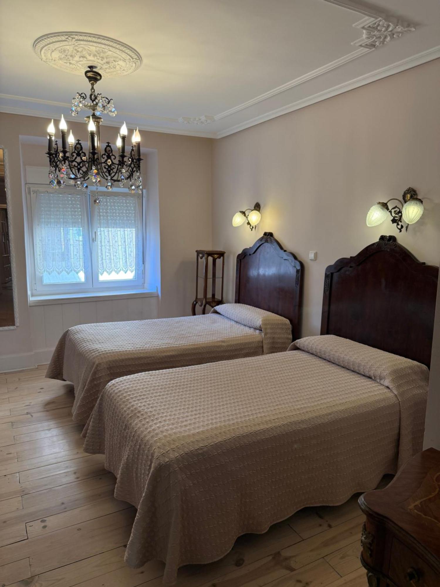 Hostal Boutique Puerta Del Sol Torrelavega Exteriör bild